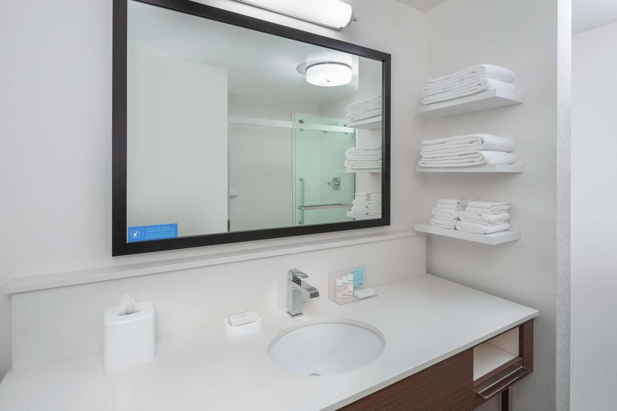 Hampton Inn & Suites San Diego Airport Liberty Station Екстер'єр фото